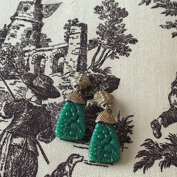 RARE Vintage Hargo Faux Jade Peking Glass Green Floral Earrings - Picture 2 of 9